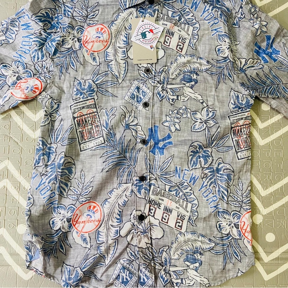 Rare Tommy Bahama x Yankees Collab Hawaiian shirt jersey - Picture 2 of 8